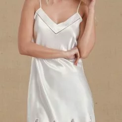 Simone Perele: Nocturne Negligé, Kurz