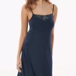 Lisca: Karin Nachthemd, Spaghettiträger